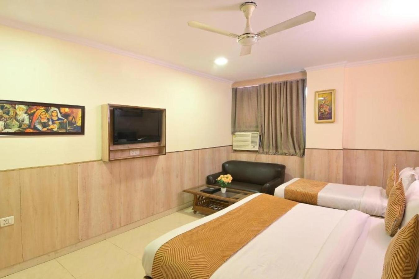 Hotel Castle Blue New Delhi Near Igi Airport Экстерьер фото