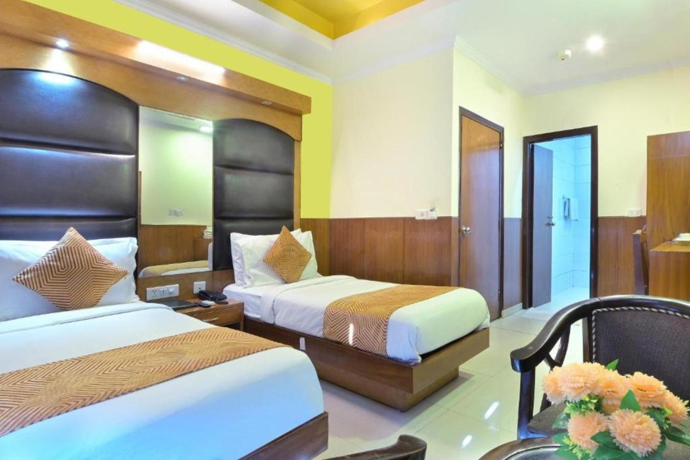 Hotel Castle Blue New Delhi Near Igi Airport Экстерьер фото