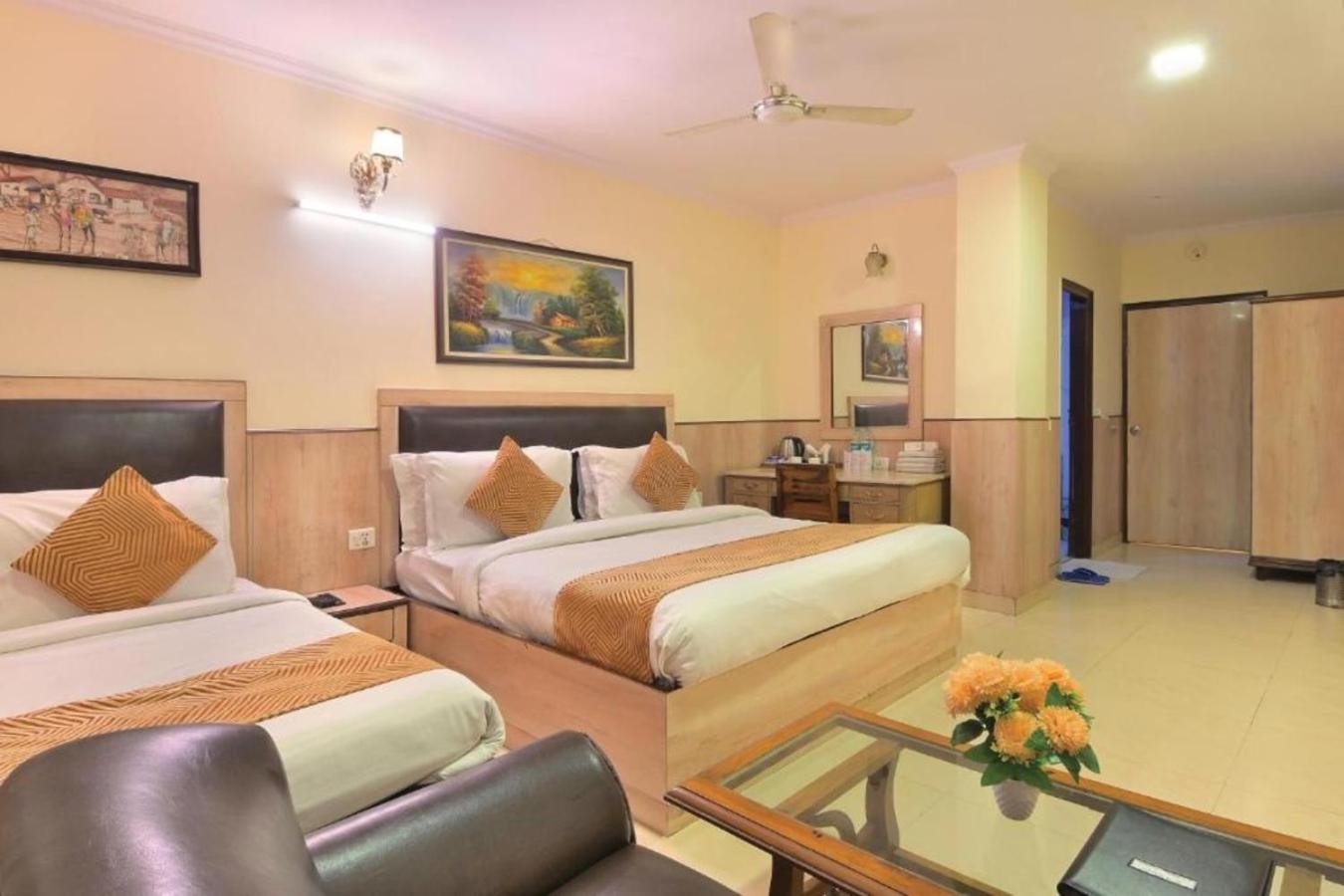 Hotel Castle Blue New Delhi Near Igi Airport Экстерьер фото
