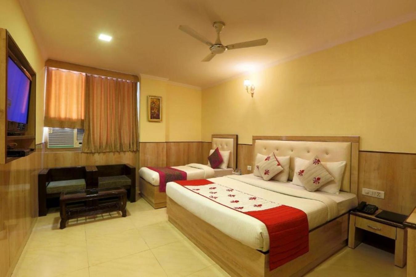 Hotel Castle Blue New Delhi Near Igi Airport Экстерьер фото