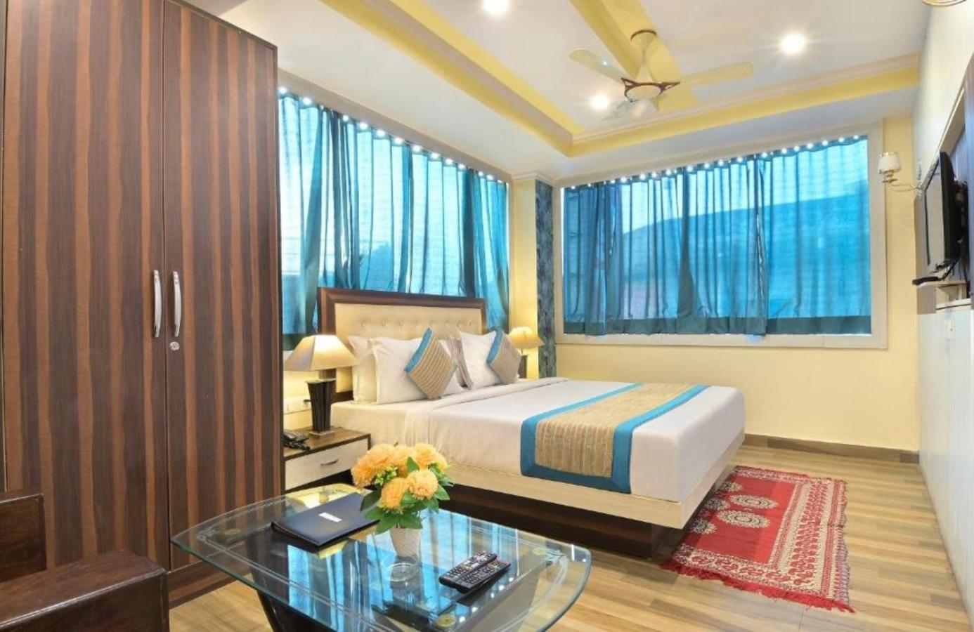 Hotel Castle Blue New Delhi Near Igi Airport Экстерьер фото