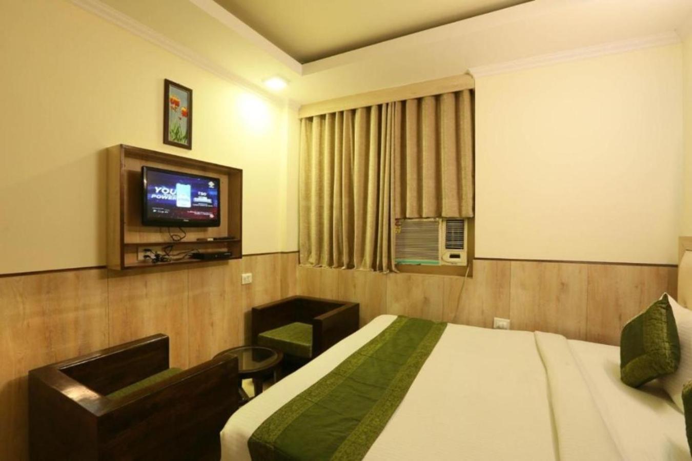 Hotel Castle Blue New Delhi Near Igi Airport Экстерьер фото
