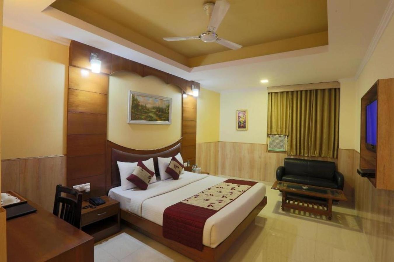 Hotel Castle Blue New Delhi Near Igi Airport Экстерьер фото