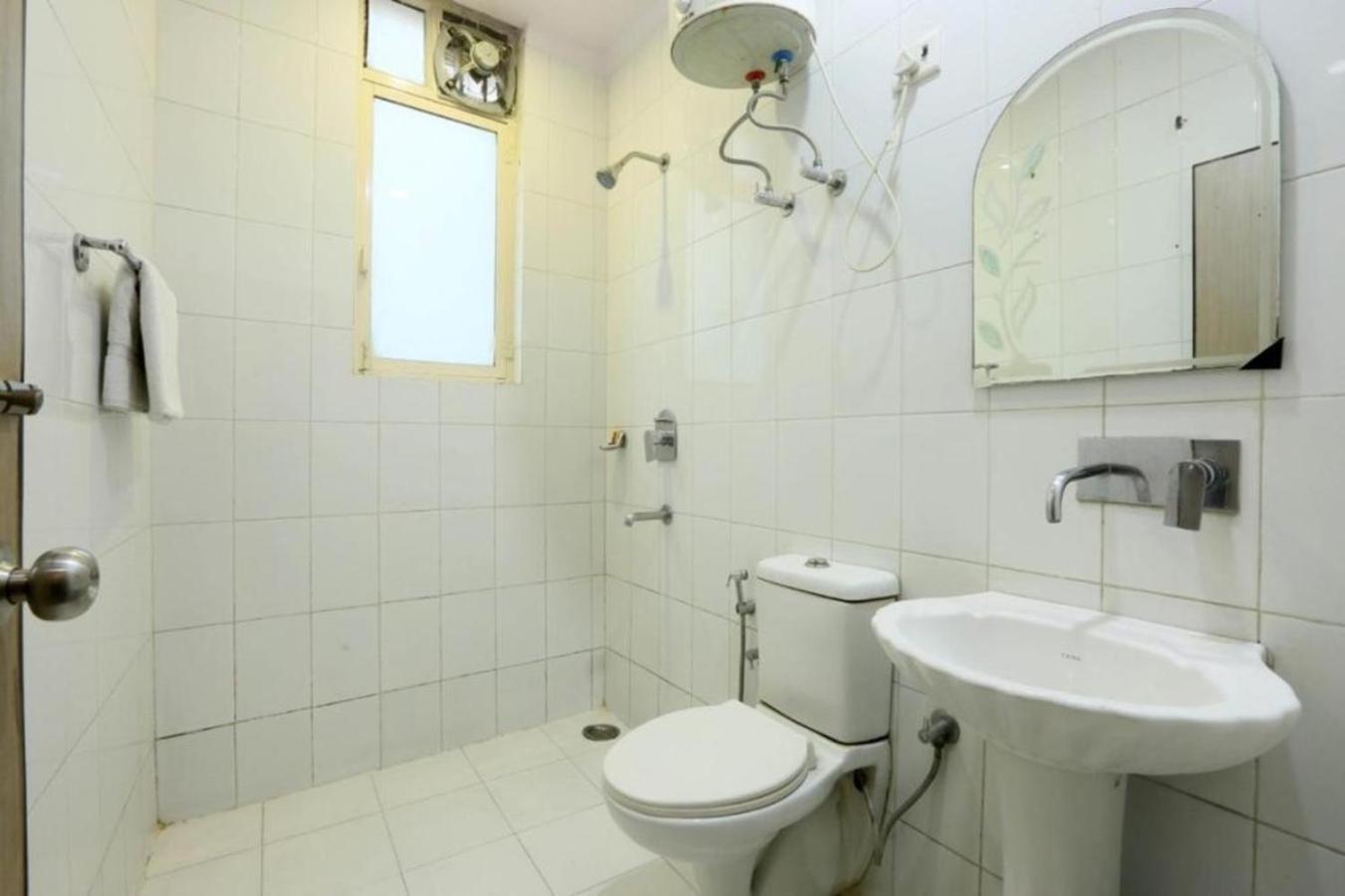 Hotel Castle Blue New Delhi Near Igi Airport Экстерьер фото