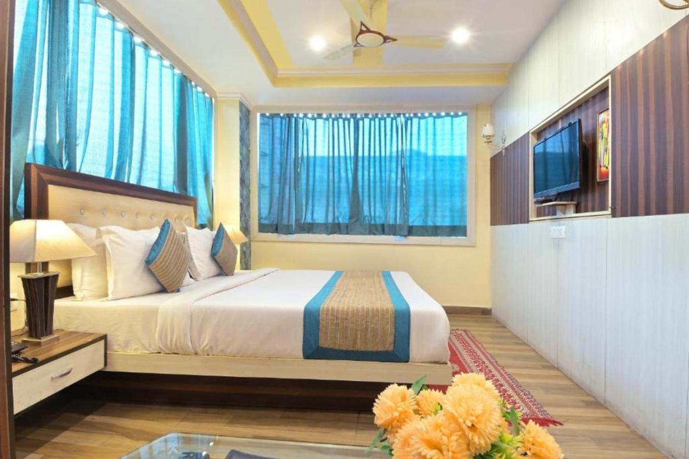 Hotel Castle Blue New Delhi Near Igi Airport Экстерьер фото