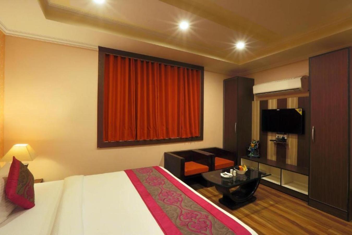Hotel Castle Blue New Delhi Near Igi Airport Экстерьер фото