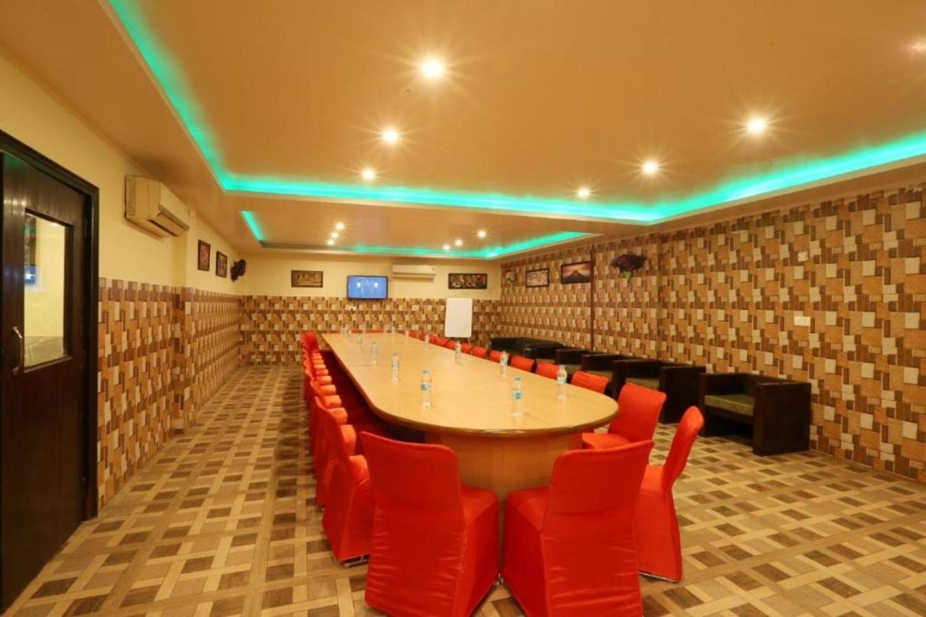 Hotel Castle Blue New Delhi Near Igi Airport Экстерьер фото