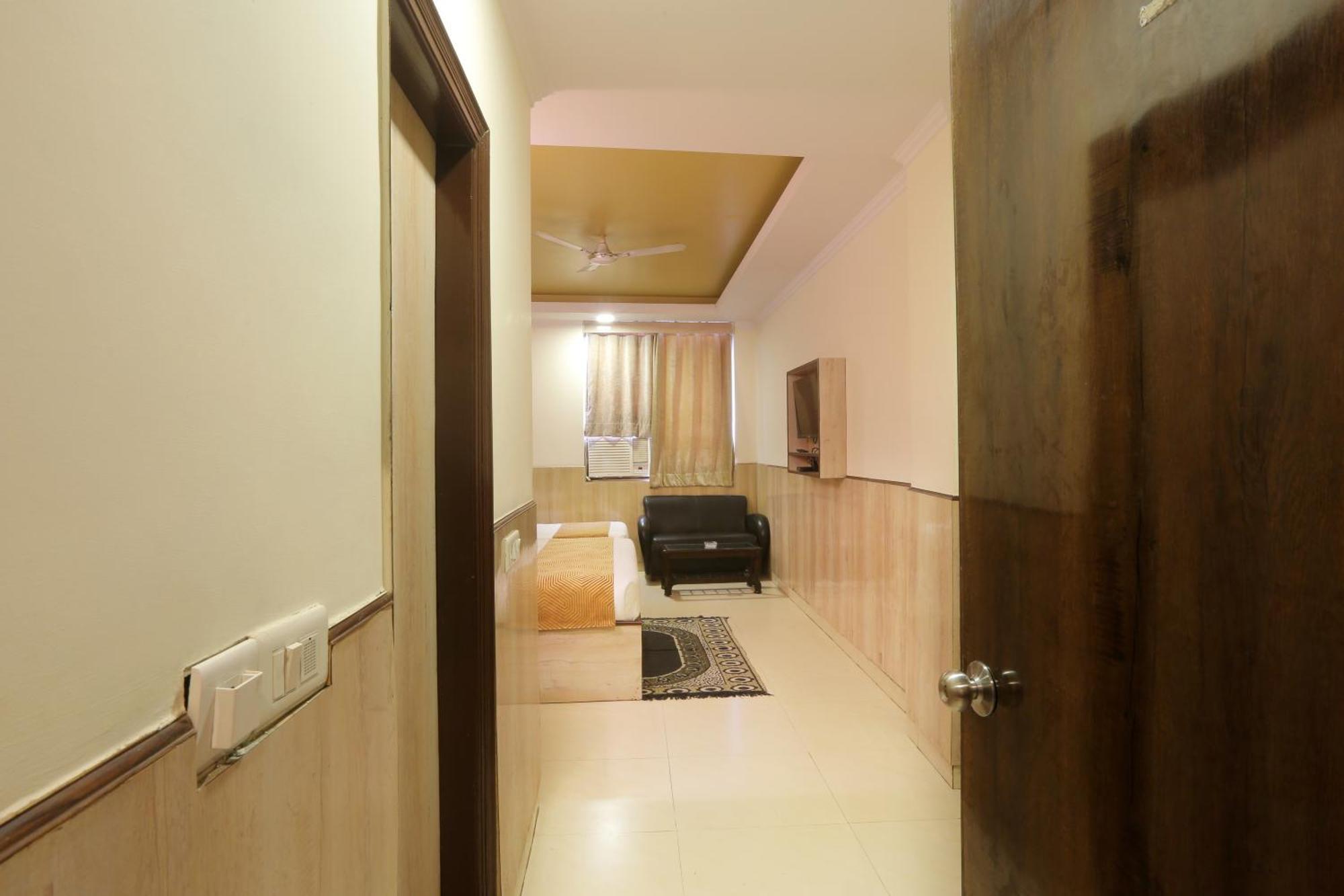 Hotel Castle Blue New Delhi Near Igi Airport Экстерьер фото
