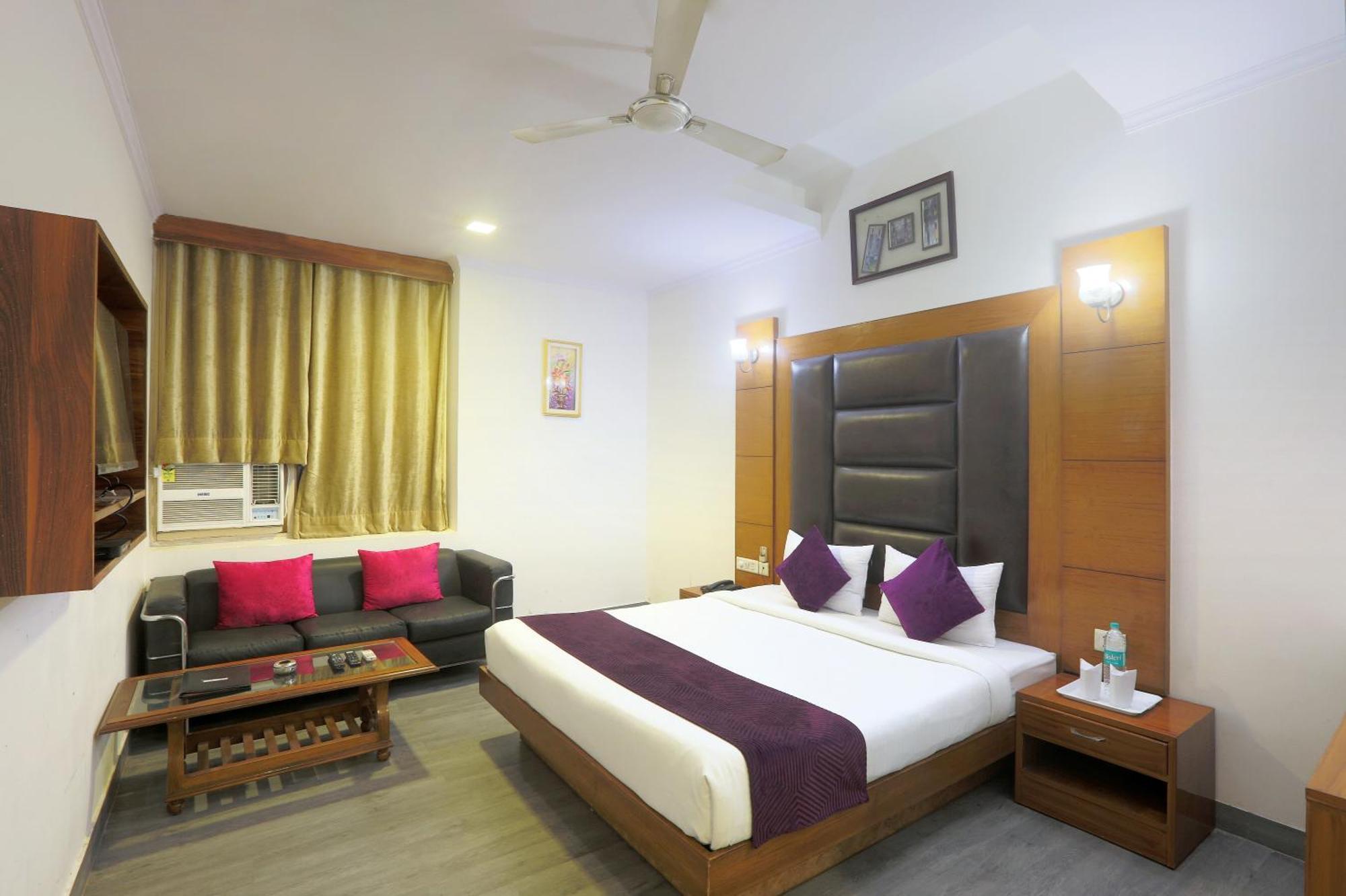 Hotel Castle Blue New Delhi Near Igi Airport Экстерьер фото
