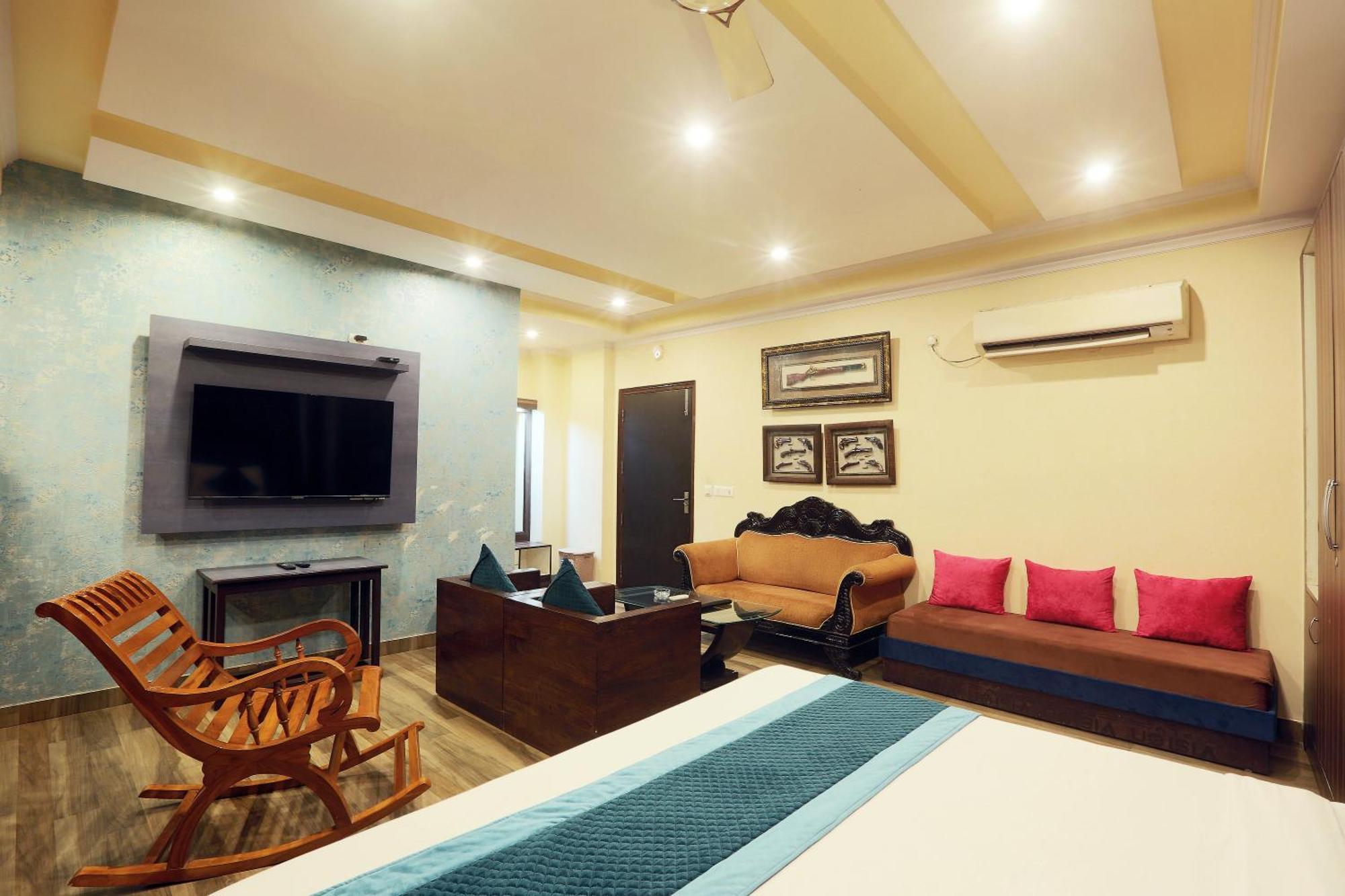Hotel Castle Blue New Delhi Near Igi Airport Экстерьер фото