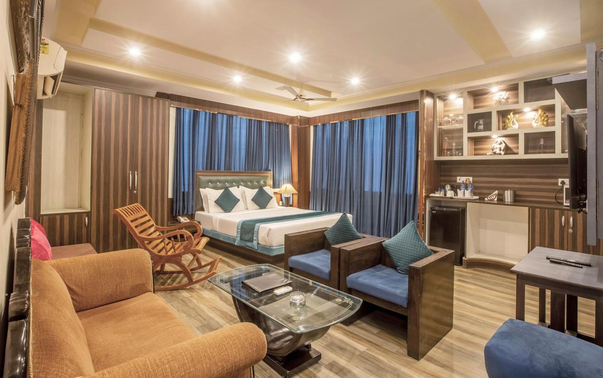 Hotel Castle Blue New Delhi Near Igi Airport Экстерьер фото