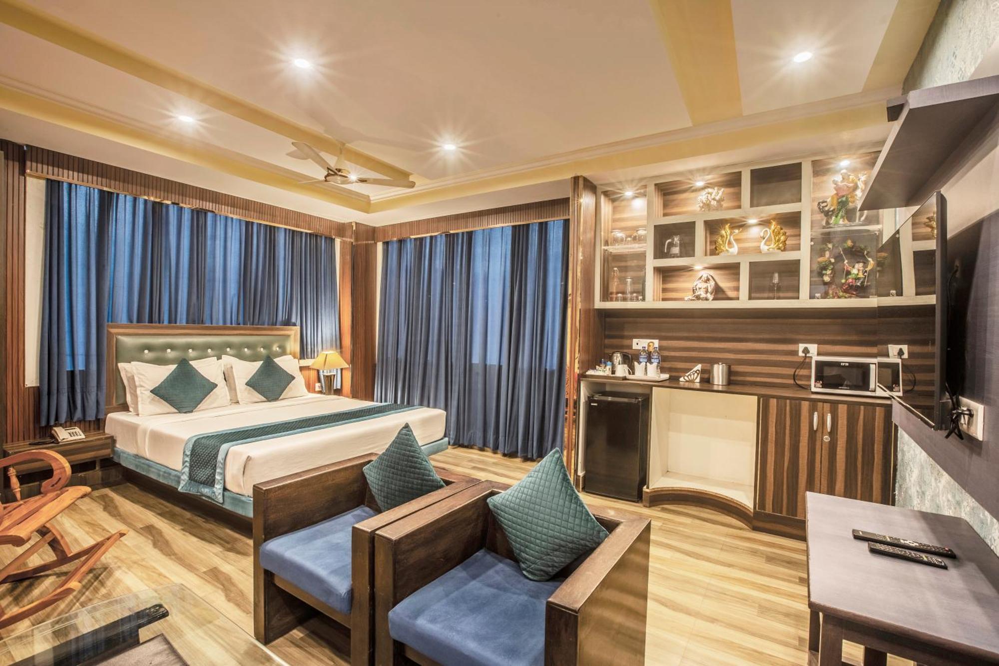 Hotel Castle Blue New Delhi Near Igi Airport Экстерьер фото