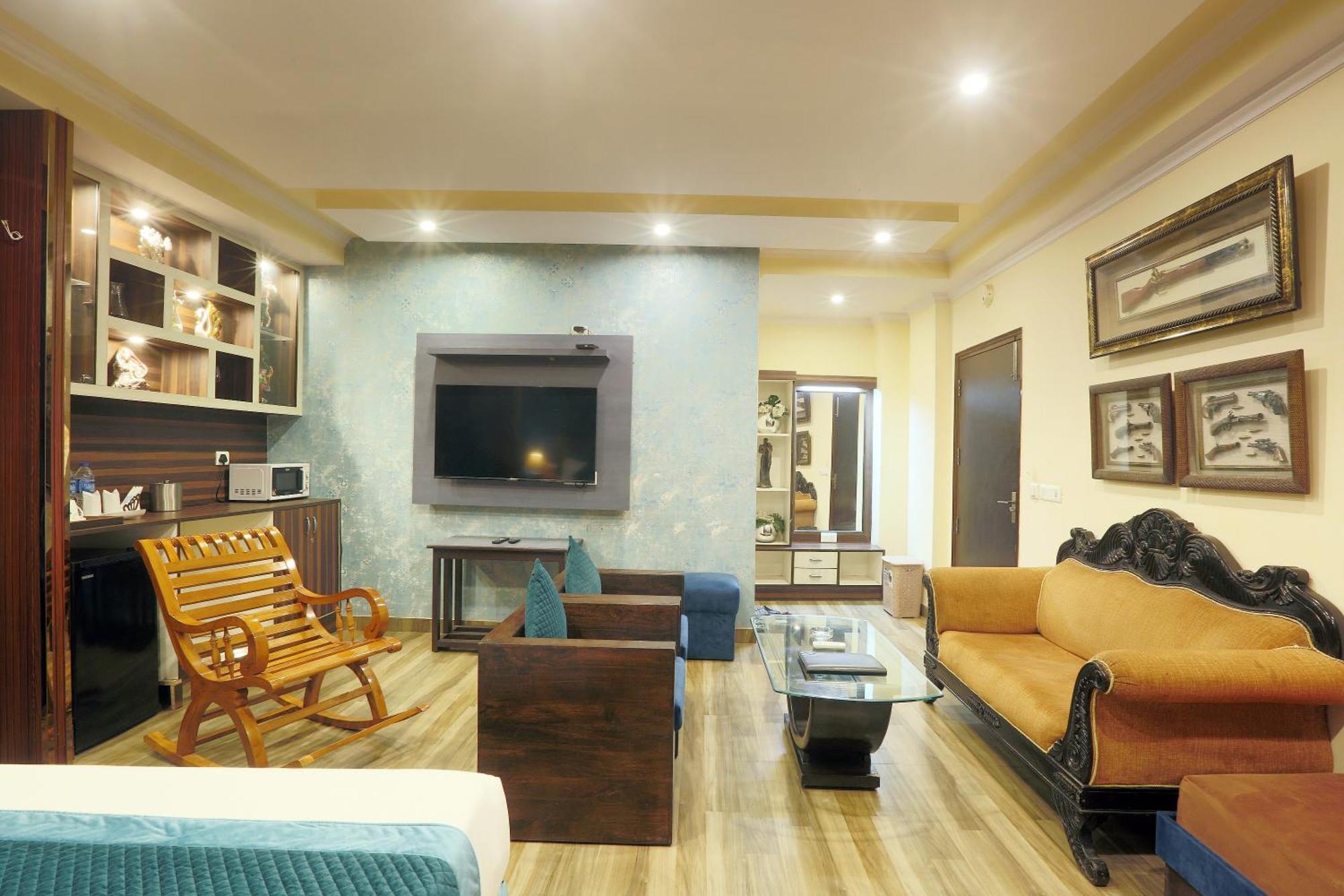 Hotel Castle Blue New Delhi Near Igi Airport Экстерьер фото