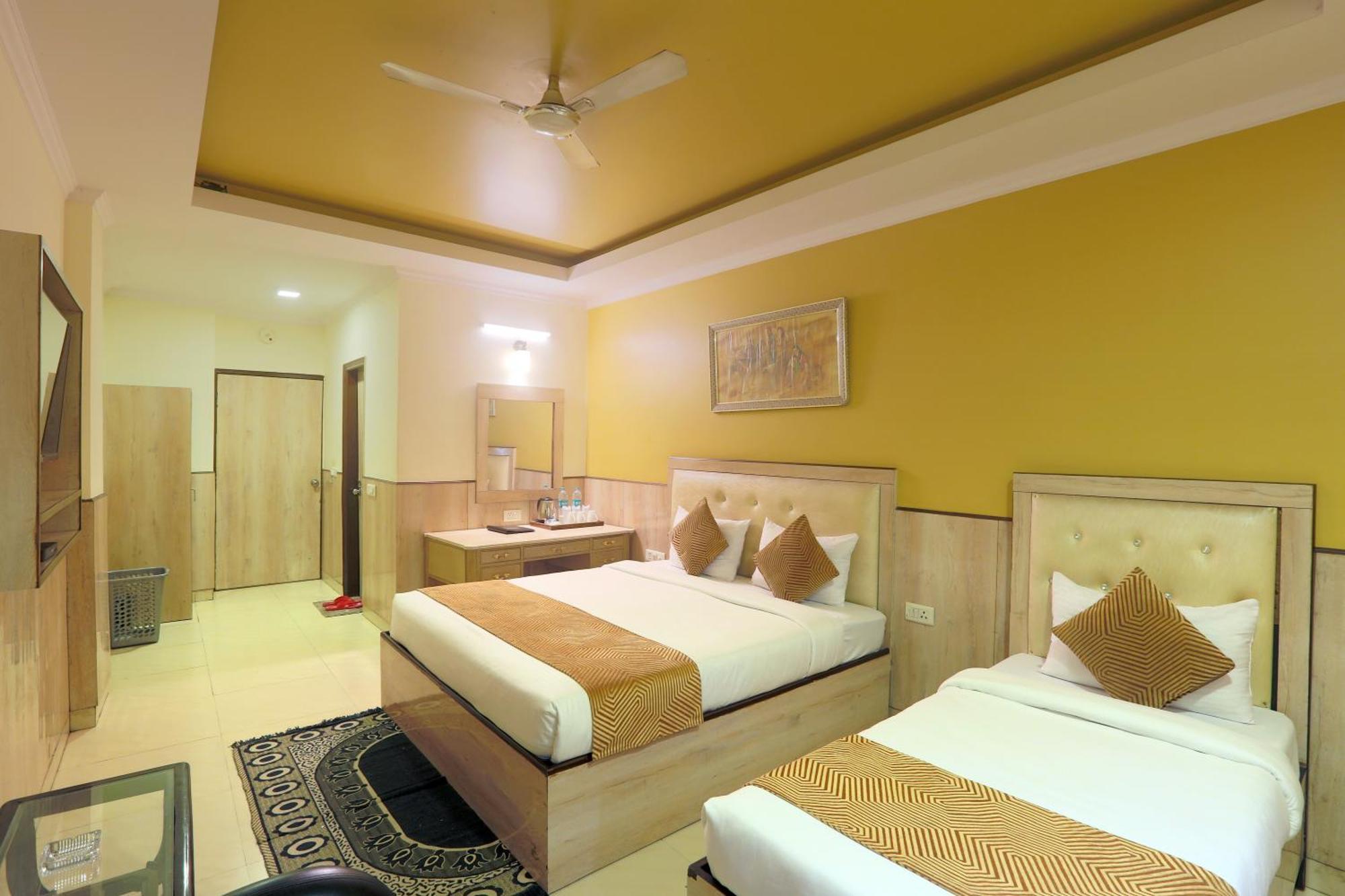 Hotel Castle Blue New Delhi Near Igi Airport Экстерьер фото