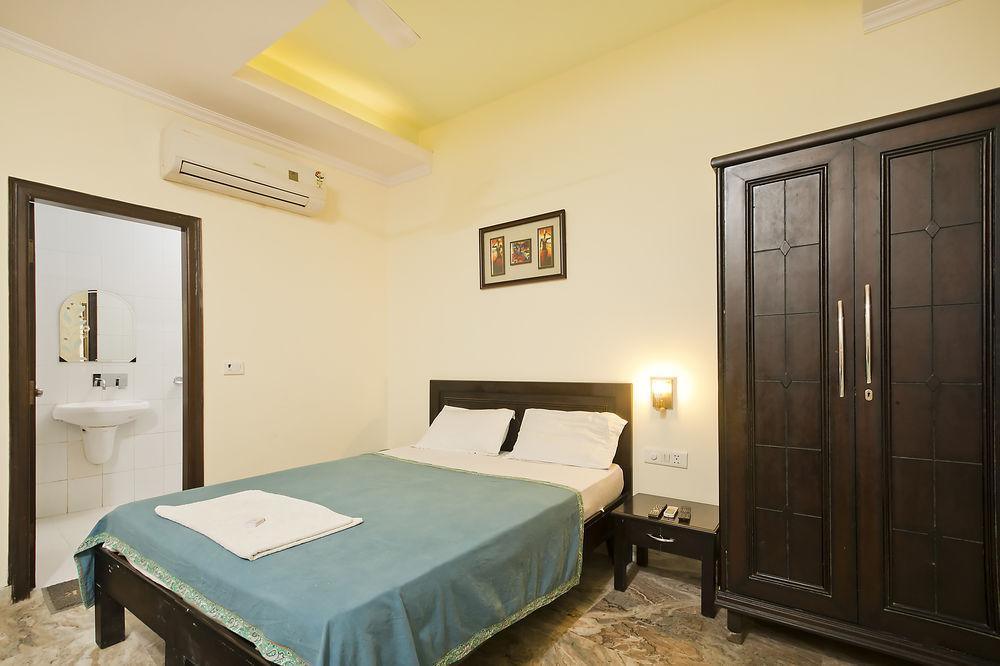 Hotel Castle Blue New Delhi Near Igi Airport Экстерьер фото