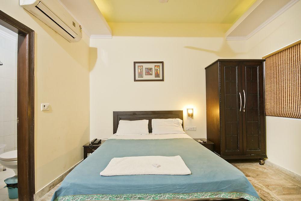 Hotel Castle Blue New Delhi Near Igi Airport Экстерьер фото