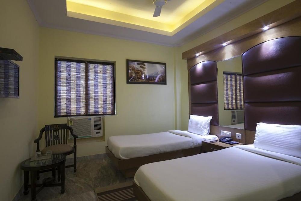 Hotel Castle Blue New Delhi Near Igi Airport Экстерьер фото
