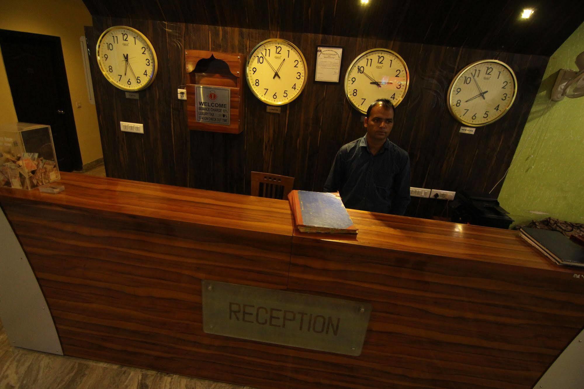 Hotel Castle Blue New Delhi Near Igi Airport Экстерьер фото
